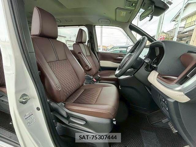 Toyota NOAH HYBRID 2023-04 7501942-11