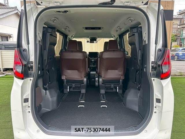 Toyota NOAH HYBRID 2023-04 7501942-14