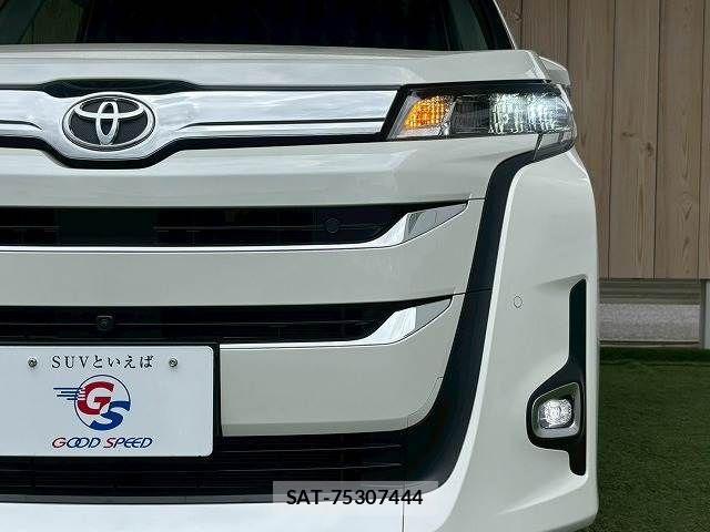 Toyota NOAH HYBRID 2023-04 7501942-18