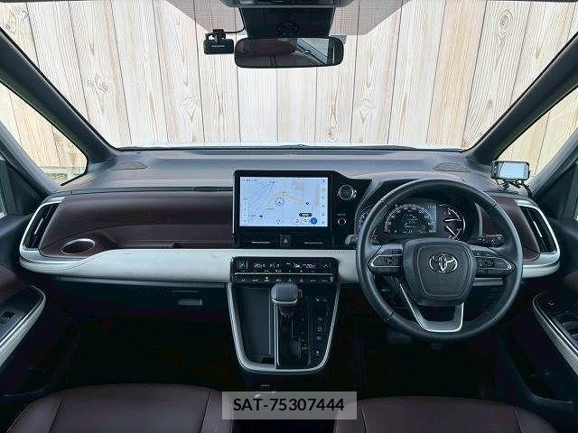 Toyota NOAH HYBRID 2023-04 7501942-2