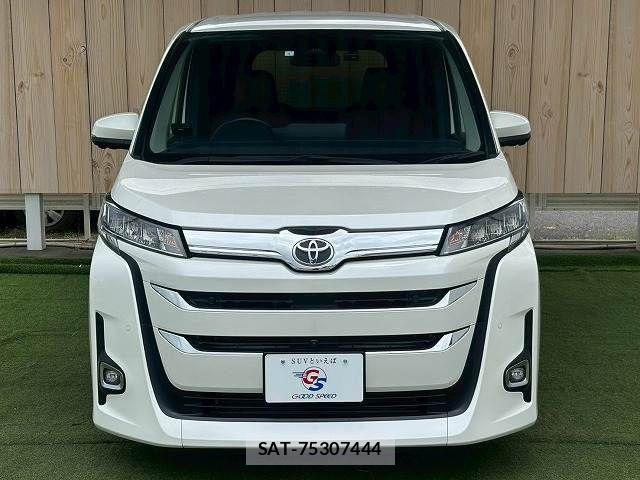 Toyota NOAH HYBRID 2023-04 7501942-3