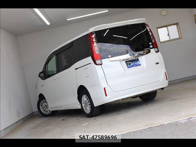 Toyota NOAH HYBRID 2015-09 7501948-10
