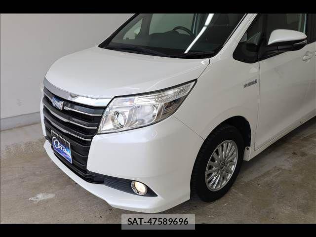 Toyota NOAH HYBRID 2015-09 7501948-12