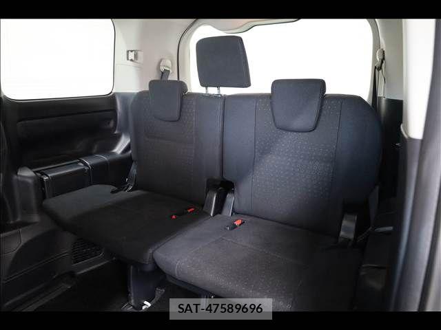 Toyota NOAH HYBRID 2015-09 7501948-18