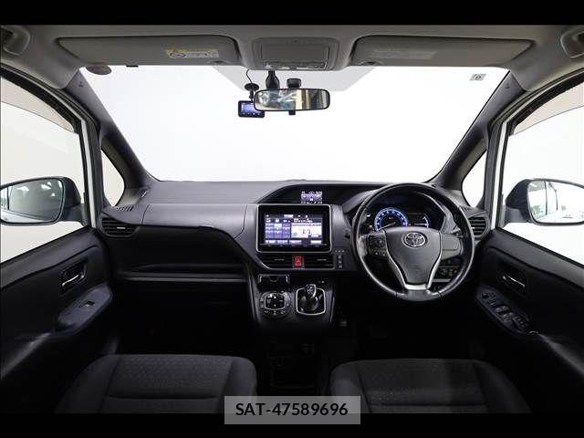 Toyota NOAH HYBRID 2015-09 7501948-2