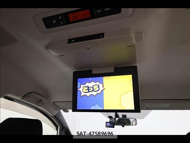 Toyota NOAH HYBRID 2015-09 7501948-6