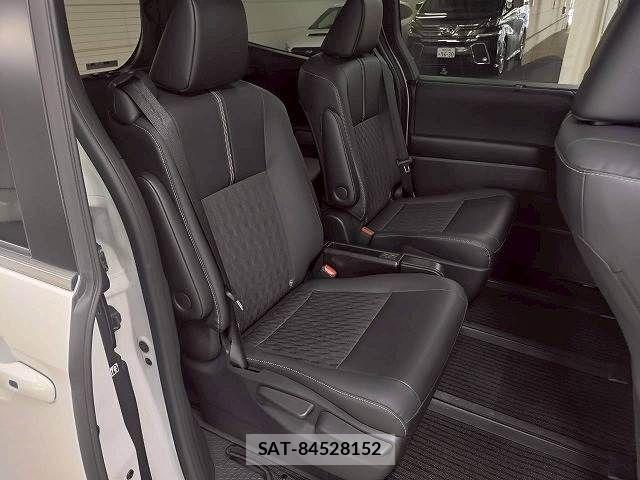 Toyota NOAH HYBRID 2023-07 7501936-10