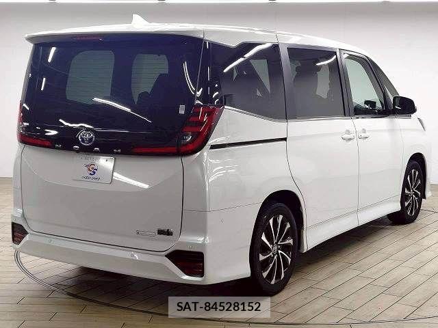 Toyota NOAH HYBRID 2023-07 7501936-17
