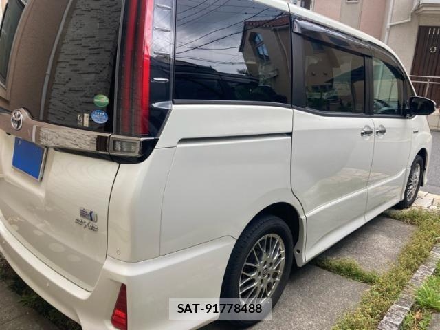 Toyota NOAH HYBRID 2020-03 7509461-2