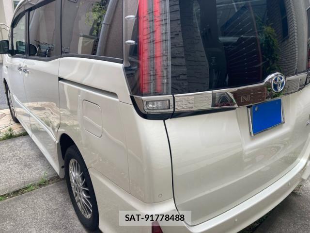 Toyota NOAH HYBRID 2020-03 7509461-3