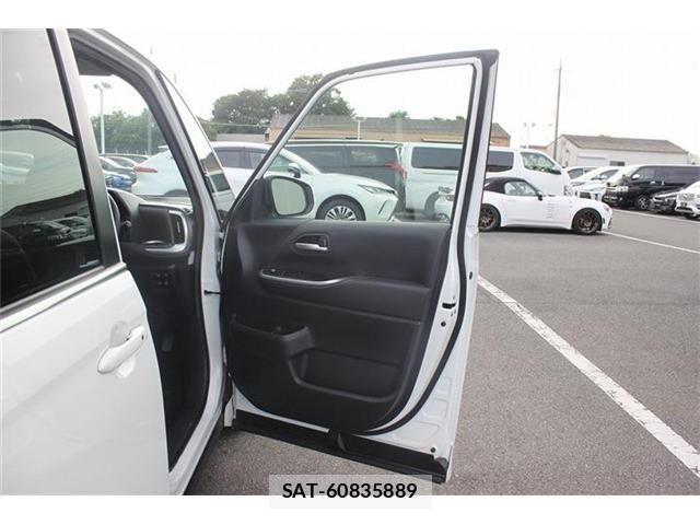 Toyota NOAH HYBRID 2023-07 7509459-22