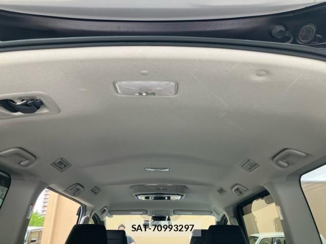 Toyota NOAH HYBRID 2016-01 7618808-9