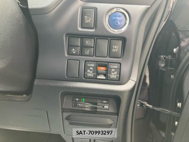 Toyota NOAH HYBRID 2016-01 7618808-15