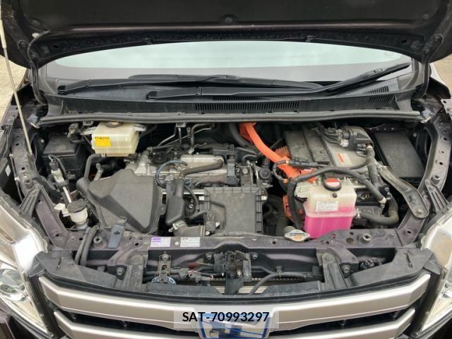 Toyota NOAH HYBRID 2016-01 7618808-22
