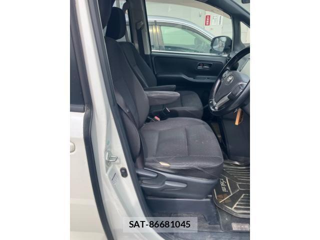 Toyota NOAH HYBRID 2015-03 7618807-9