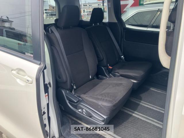 Toyota NOAH HYBRID 2015-03 7618807-10