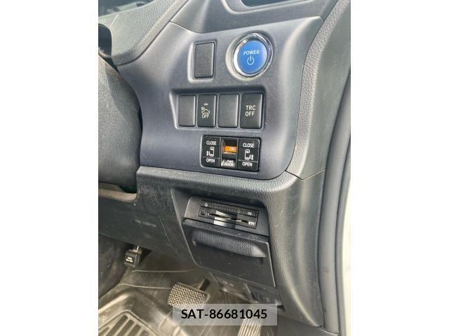 Toyota NOAH HYBRID 2015-03 7618807-17