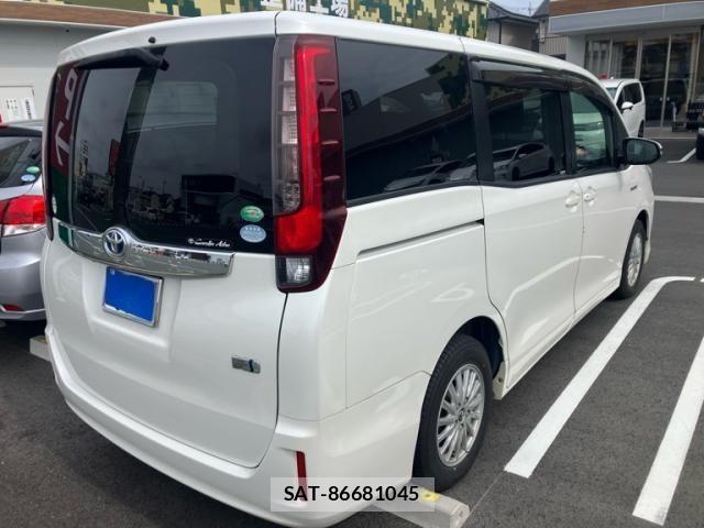 Toyota NOAH HYBRID 2015-03 7618807-2