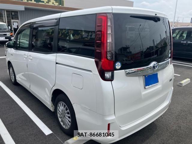 Toyota NOAH HYBRID 2015-03 7618807-3
