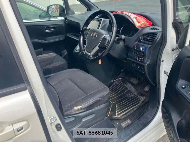 Toyota NOAH HYBRID 2015-03 7618807-8