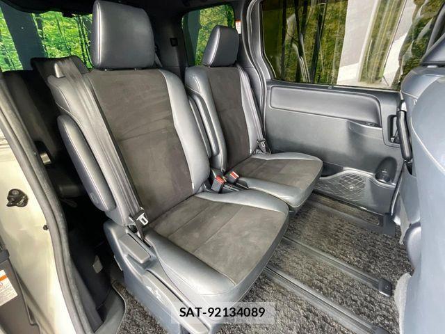 Toyota NOAH HYBRID 2019-08 7618790-9