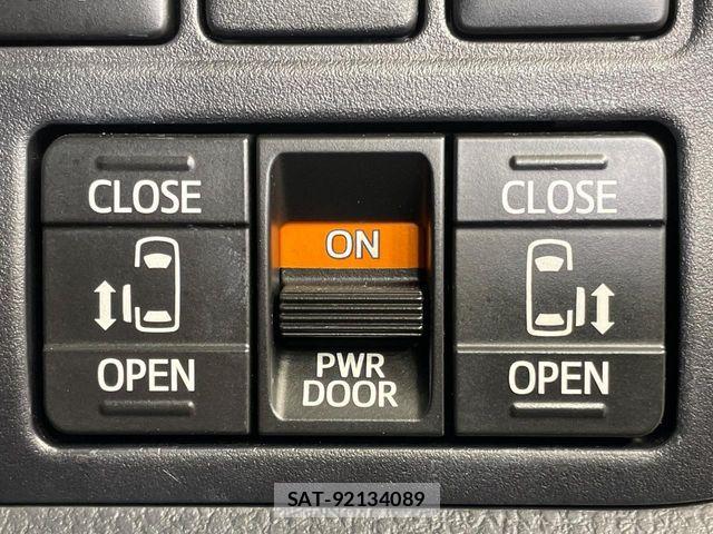 Toyota NOAH HYBRID 2019-08 7618790-4