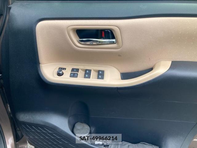 Toyota NOAH HYBRID 2014-04 7618806-11