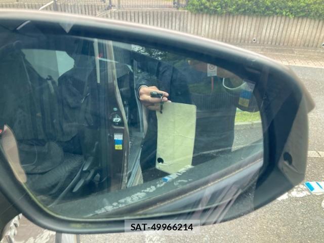 Toyota NOAH HYBRID 2014-04 7618806-12