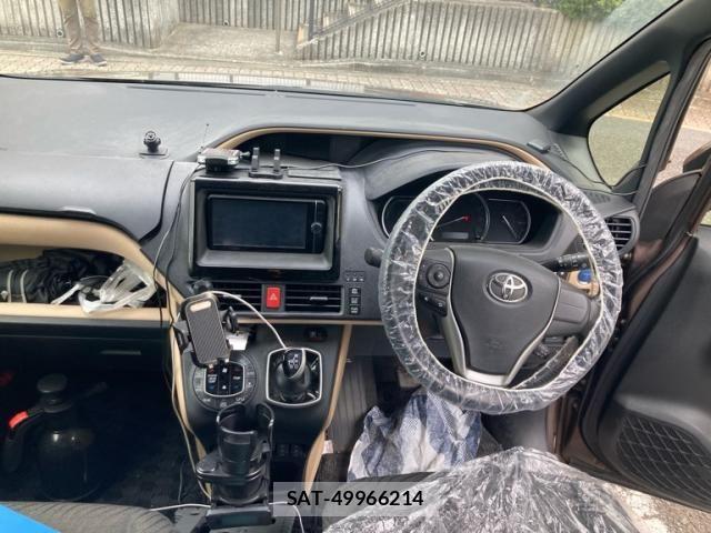 Toyota NOAH HYBRID 2014-04 7618806-15