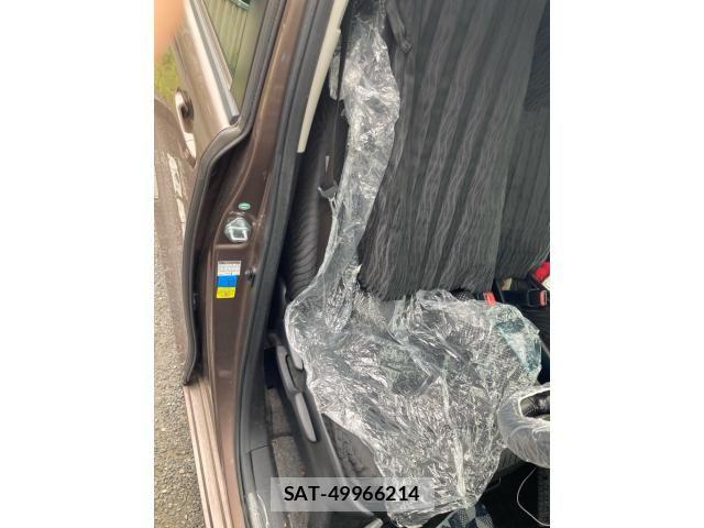Toyota NOAH HYBRID 2014-04 7618806-17