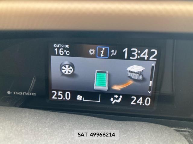 Toyota NOAH HYBRID 2014-04 7618806-20