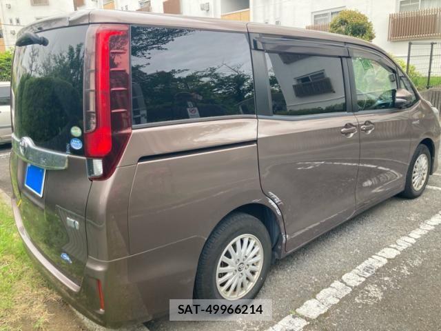 Toyota NOAH HYBRID 2014-04 7618806-6