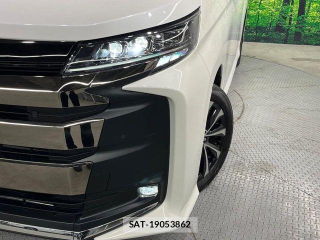 Toyota NOAH HYBRID 2023-12 7618785-12