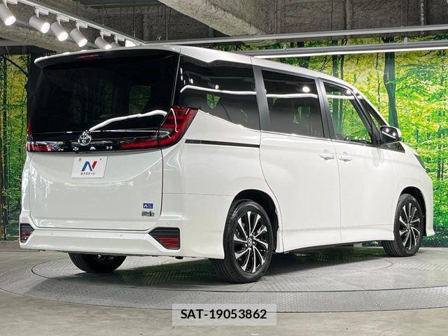 Toyota NOAH HYBRID 2023-12 7618785-17
