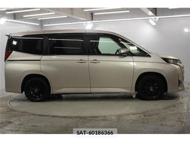 Toyota NOAH HYBRID 2023-01 7618789-3