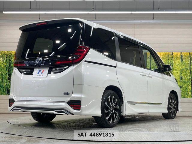 Toyota NOAH HYBRID 2023-05 7618786-16