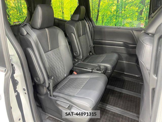 Toyota NOAH HYBRID 2023-05 7618786-8