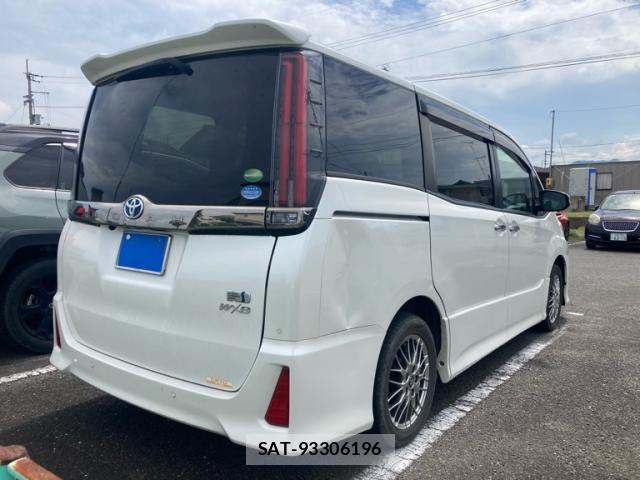 Toyota NOAH HYBRID 2021-07 7618791-2