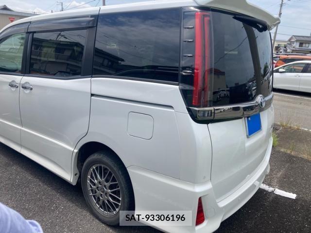 Toyota NOAH HYBRID 2021-07 7618791-3