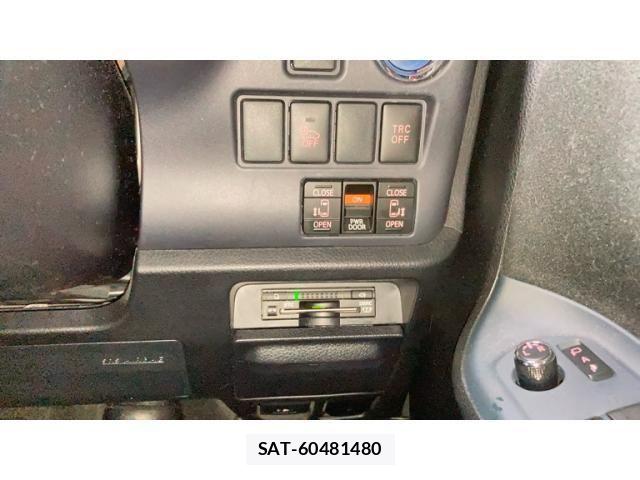 Toyota NOAH HYBRID 2015-08 7618804-11
