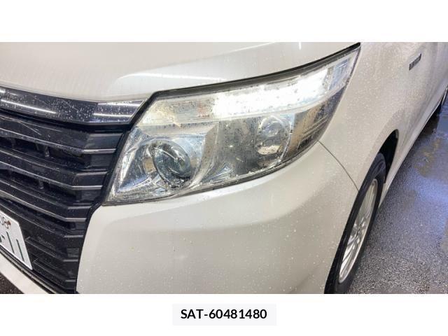 Toyota NOAH HYBRID 2015-08 7618804-19