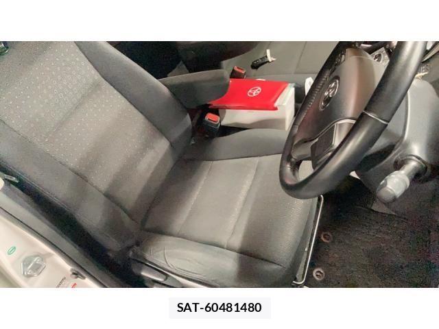 Toyota NOAH HYBRID 2015-08 7618804-6