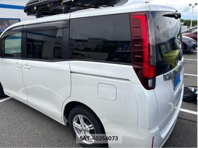 Toyota NOAH HYBRID 2014-10 7726621-1
