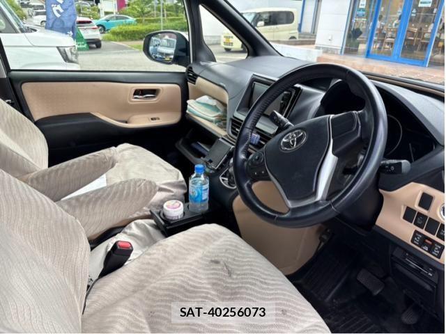 Toyota NOAH HYBRID 2014-10 7726621-2