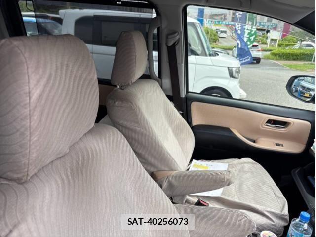 Toyota NOAH HYBRID 2014-10 7726621-3