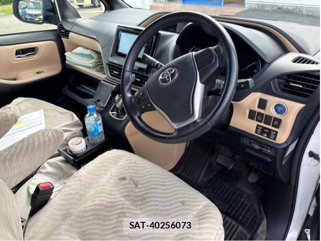 Toyota NOAH HYBRID 2014-10 7726621-7