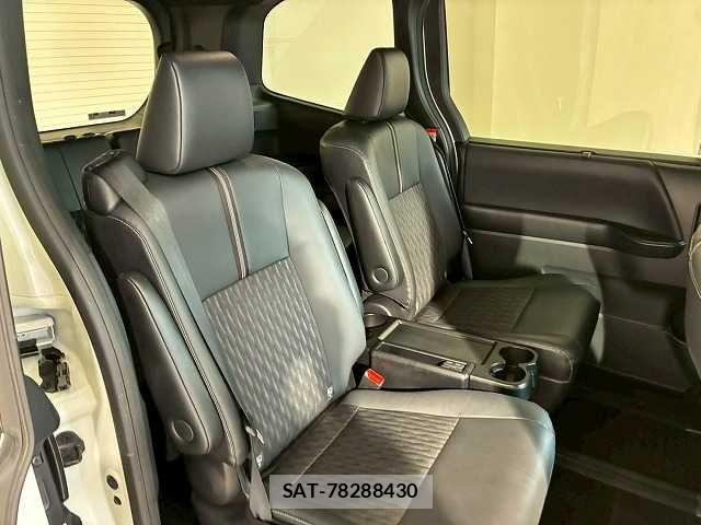 Toyota NOAH HYBRID 2022-08 7726609-10
