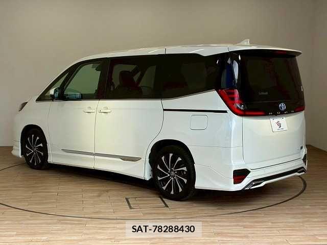 Toyota NOAH HYBRID 2022-08 7726609-16