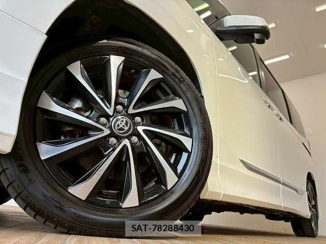 Toyota NOAH HYBRID 2022-08 7726609-18