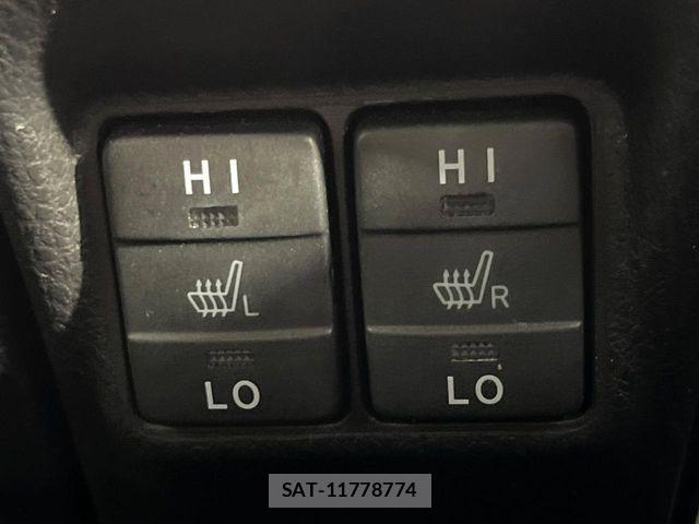 Toyota NOAH HYBRID 2019-03 7726617-6